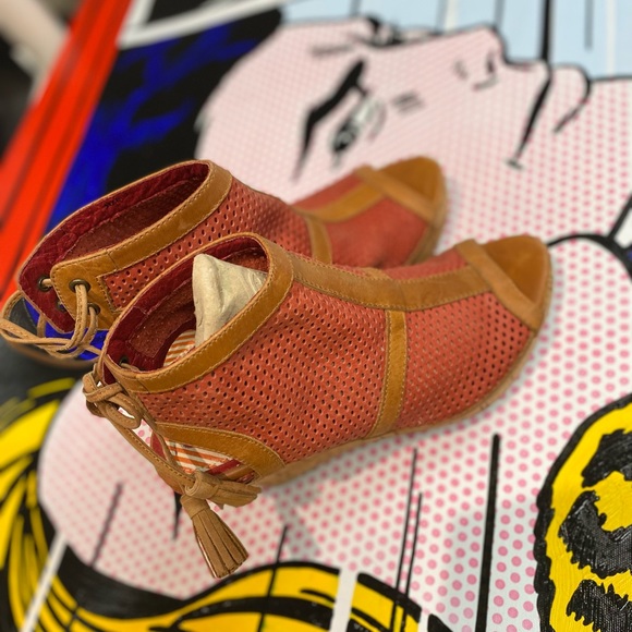 Fall Wedges Tassel Back Tie - Picture 4 of 9